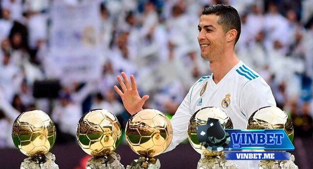 Cristiano Ronaldo sở hữu sở hữu chiều cao nổi bật, gương mặt ưa nhìn